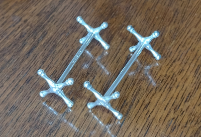 Simple Crosses with ball ends silver Collectable Antique Knife Rests right view
