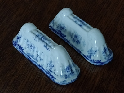 Blue & White china Collectable Antique Knife Rests left view